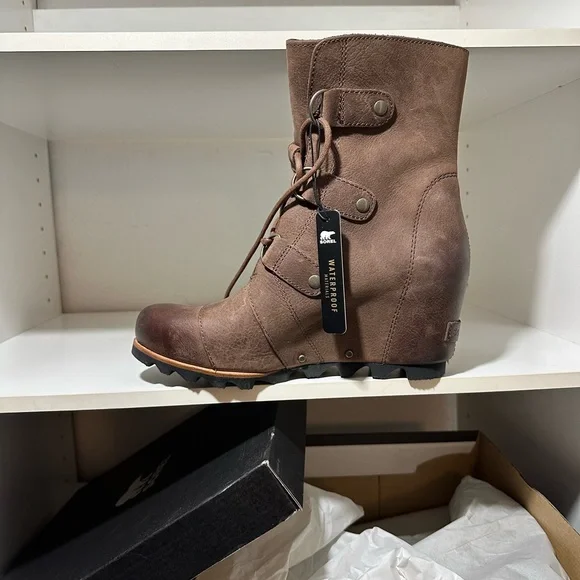 Sorel Brown Lace Up Boots with Durable Rubber Sole - Picture 1 of 2